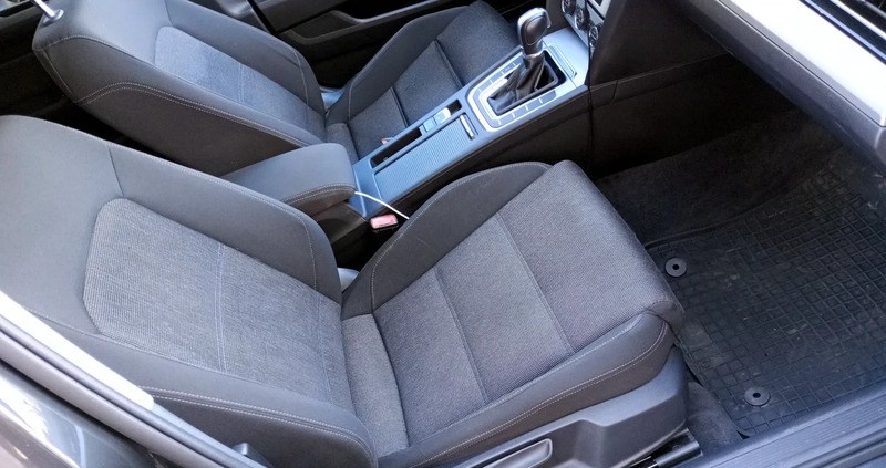 Volkswagen Passat cena 80900 przebieg: 129500, rok produkcji 2017 z Międzyrzecz małe 211